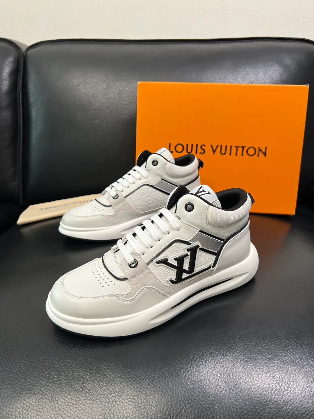 Men's shoes 💰820 Lv high quality top crafts Louis Vuitton, sports sneakers counter synchronization, uppers imported from Italy, high quality splicing colorful complex crafts, imported mesh pads soft and comfortable, soles: original soles specially provided by the original factory, T men's shoes 💰U exclusive movable molded soles super comfortable, original factory single goods, code number 39-44 (customized 38 45)
